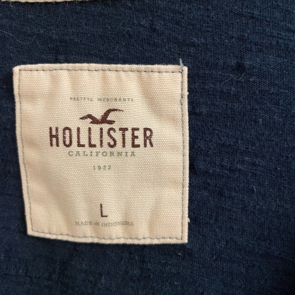 Hollister, Navy blue, women’s, large v-neck, shirt sleeve,t-shirt. Good cond. - Picture 2 of 4